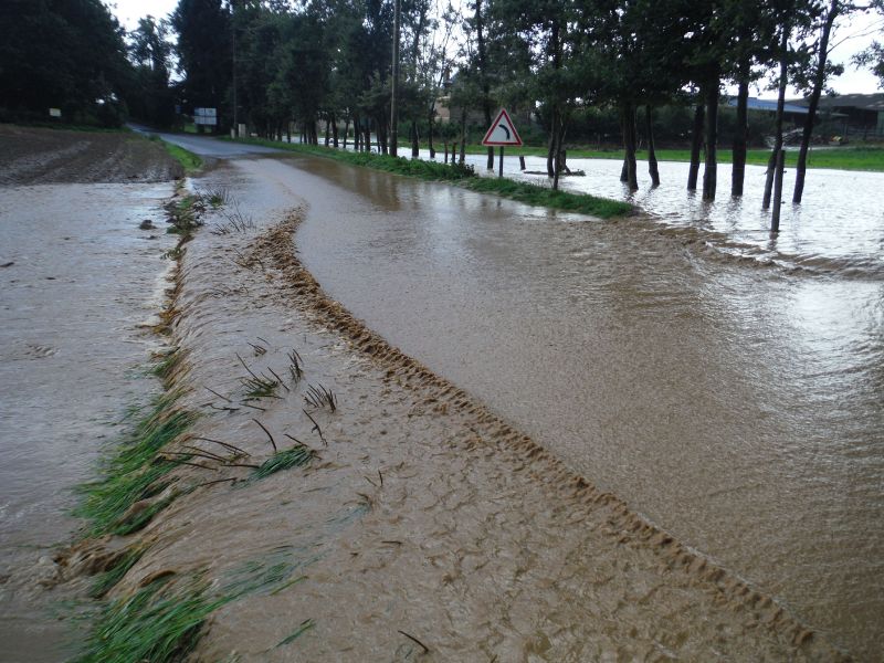 Fichier:Inondation route gouville.jpg